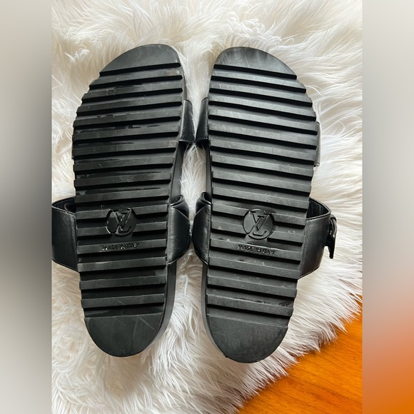 Louis Vuitton New Wave Bom Dia Leather Slides